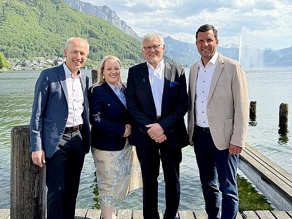PA_OÖVP_Gmunden_Übergabe_Fraktionsführung_Foto_2.jpeg  